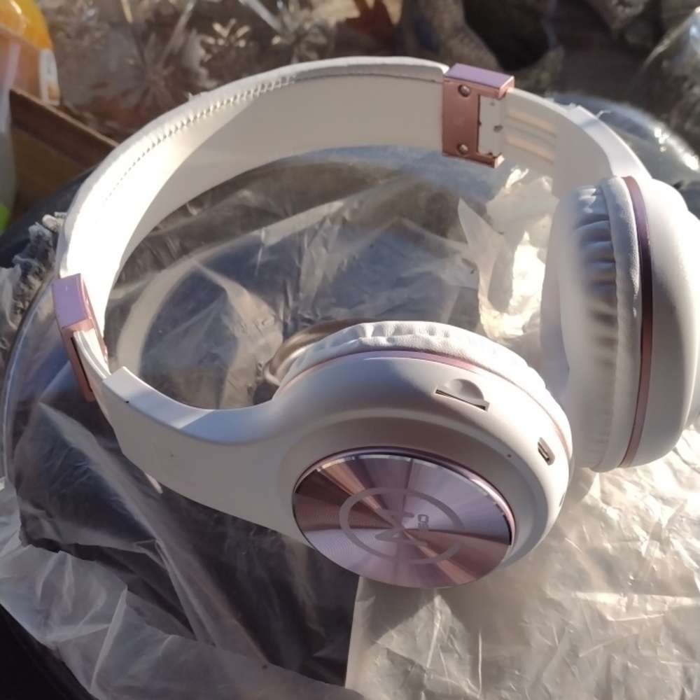 M360 White and Rose Gold Wireless Headphones NWOT
